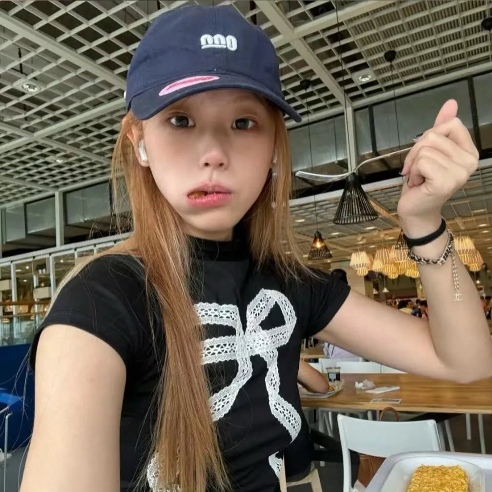 红衣少女